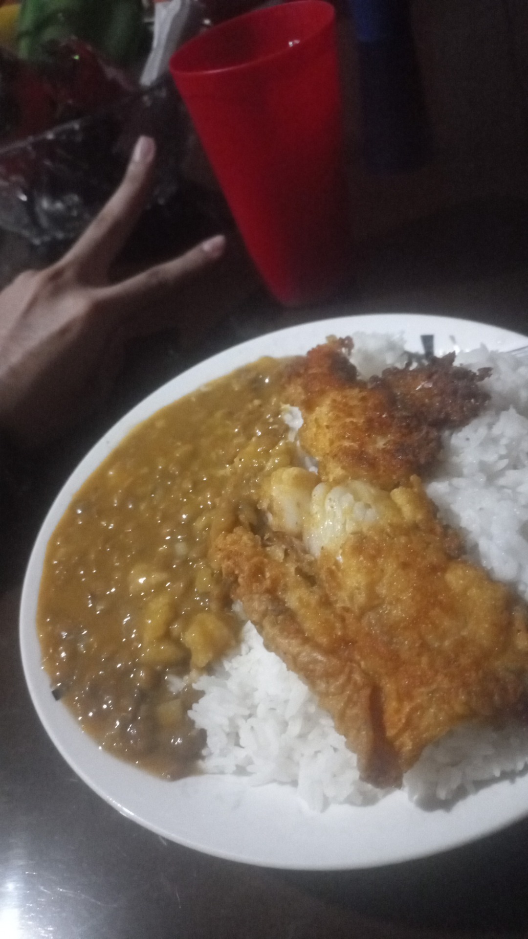 Una foto mía degustando el pescado se que no es con patacones pero con una menestra de lenteja también es muy buena que esperas para probarla 